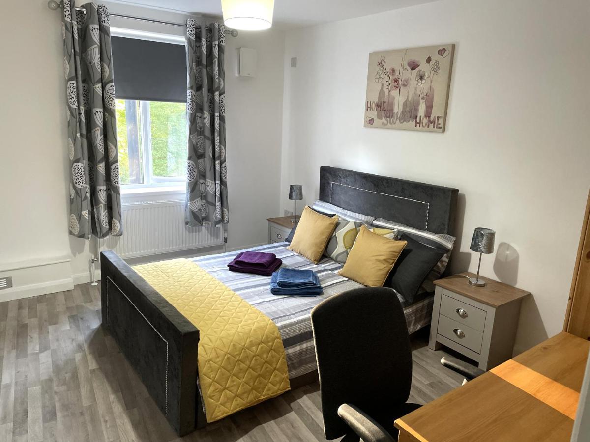 Deluxe 1-Bedroom Serviced Apartment Sleeps 4 For Short Or Long Stay Gillingham  Εξωτερικό φωτογραφία