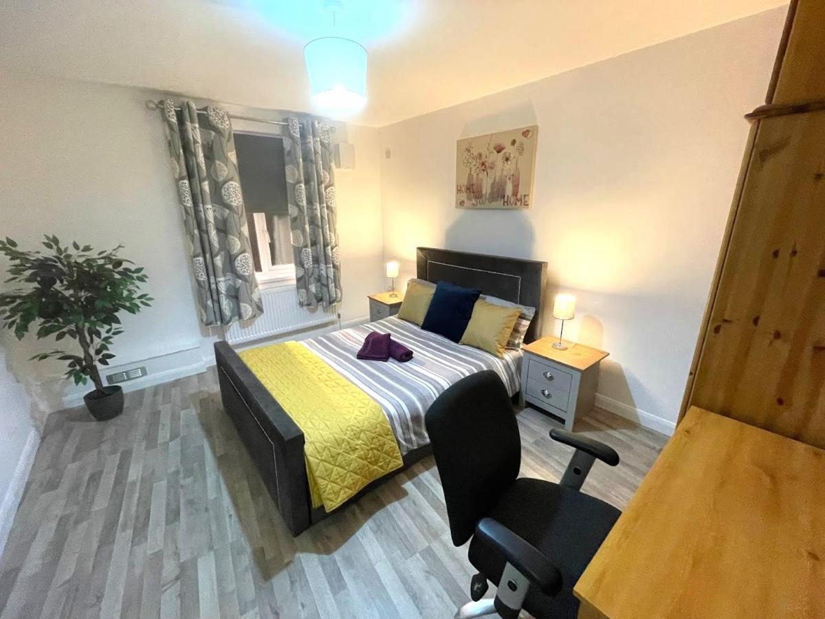 Deluxe 1-Bedroom Serviced Apartment Sleeps 4 For Short Or Long Stay Gillingham  Εξωτερικό φωτογραφία