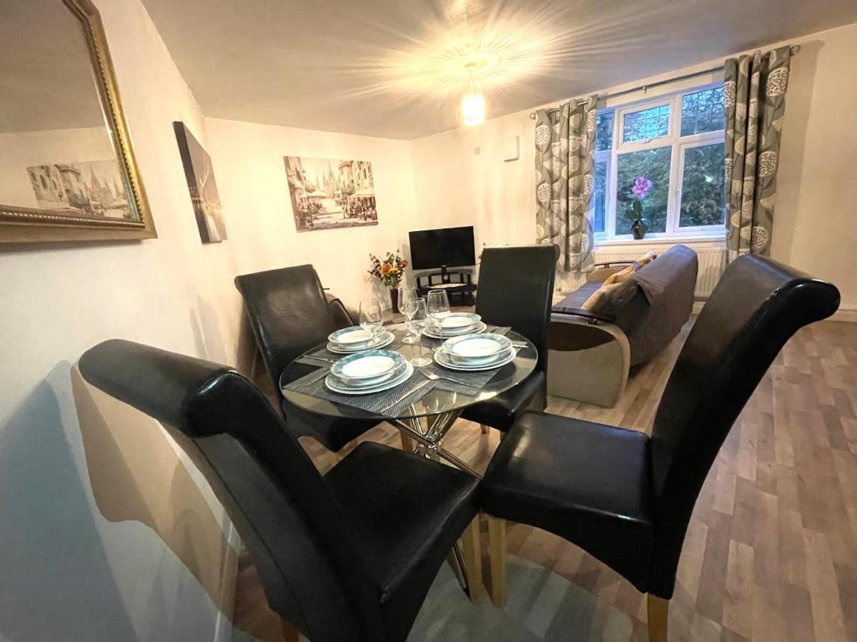 Deluxe 1-Bedroom Serviced Apartment Sleeps 4 For Short Or Long Stay Gillingham  Εξωτερικό φωτογραφία
