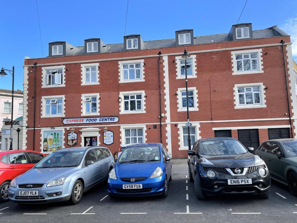 Deluxe 1-Bedroom Serviced Apartment Sleeps 4 For Short Or Long Stay Gillingham  Εξωτερικό φωτογραφία